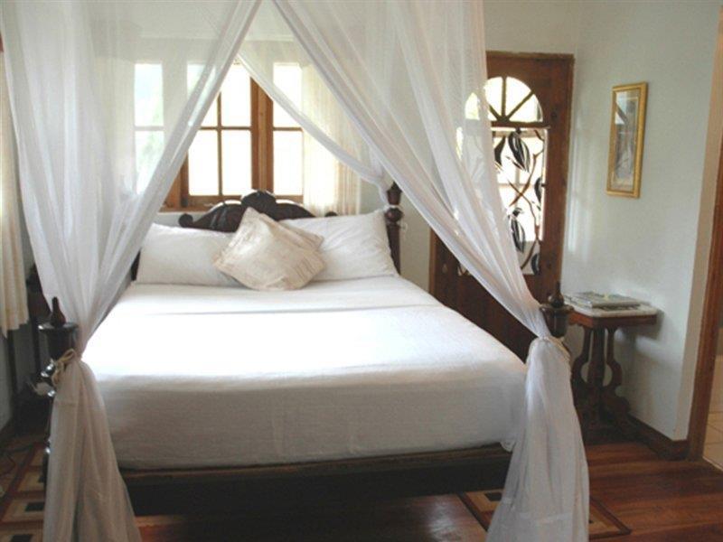 Forres Park Hotel Kingston Luaran gambar
